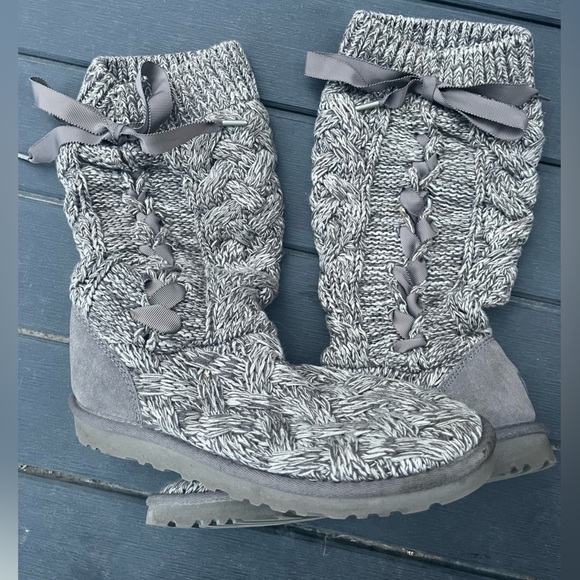 UGG Cable Knit Boots Grey Lace Up Like-New size 7 EUC - Picture 1 of 6